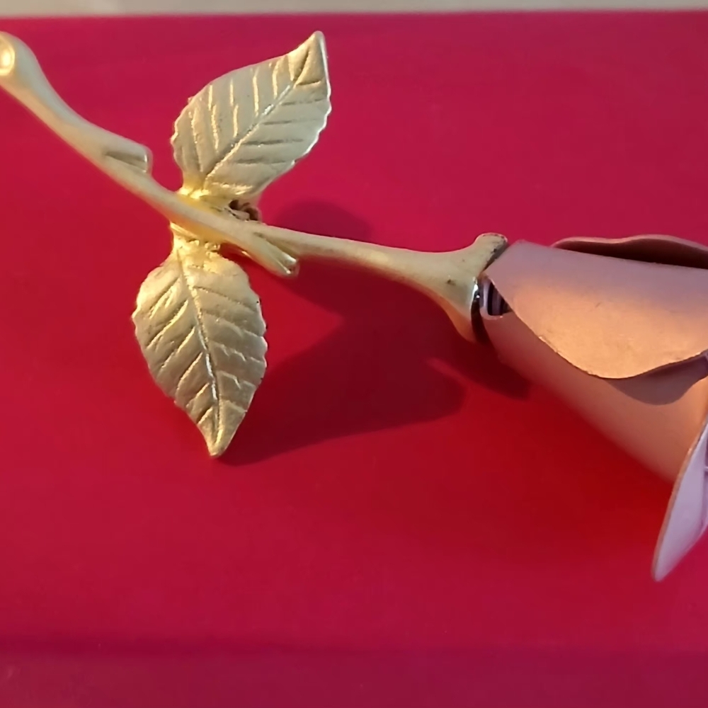 Avon Rose Pin Brooch Vintage - (NEW)